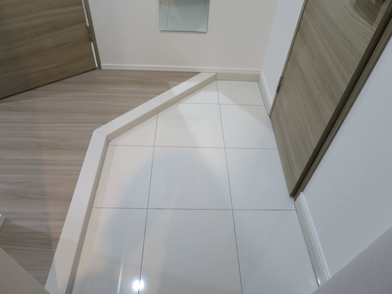 フュージョナル千住緑町 玄関