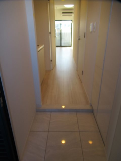 ＭＡ－ＲＯ ＳＥＮＪＵ ＣＲＥＳＴ ＴＡＰＰ 玄関