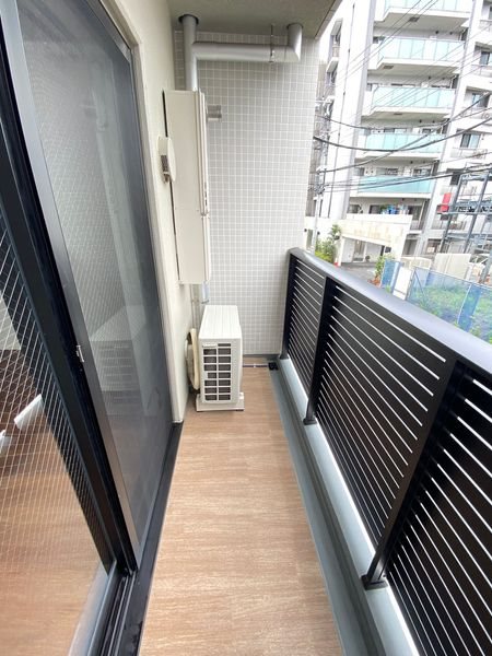 ＳＱＵＡＲＥ ＣＩＴＹ ＴＳＵＲＵＭＩ ＲＩＶＥＲＳＩＤＥ ベランダ