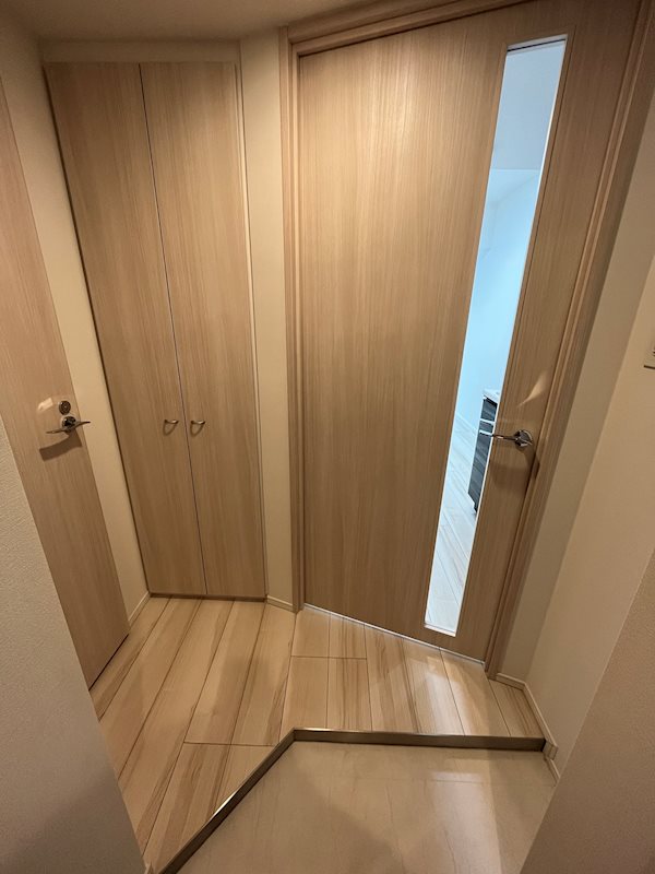 ＡＲＣＯＢＡＬＥＮＯ ＳＨＩＮＩＴＡＢＡＳＨＩ 玄関