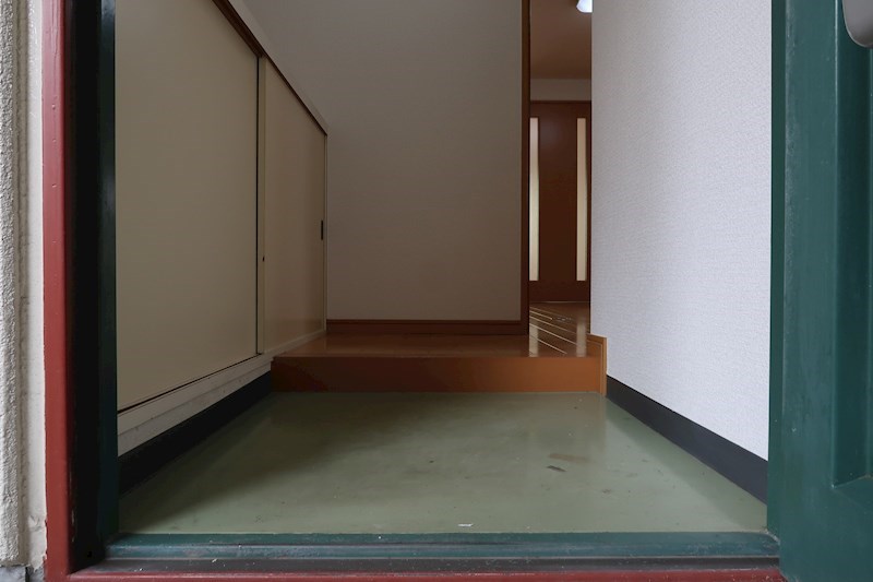 鳴滝ビル 玄関
