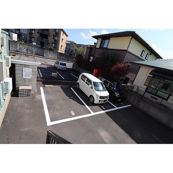 スカイコートまなび野 駐車場