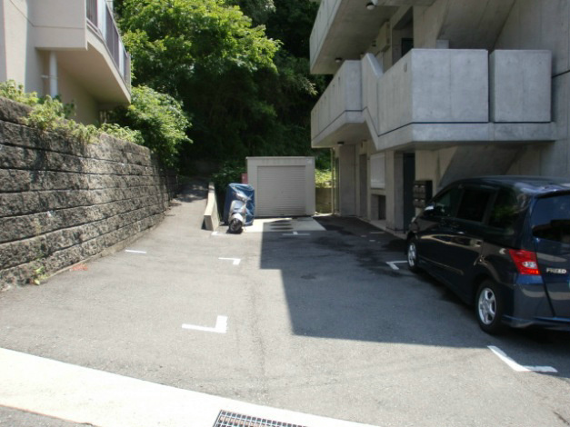 ハイツリブレ 駐車場
