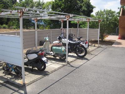 サンヒルズ吉田 駐車場