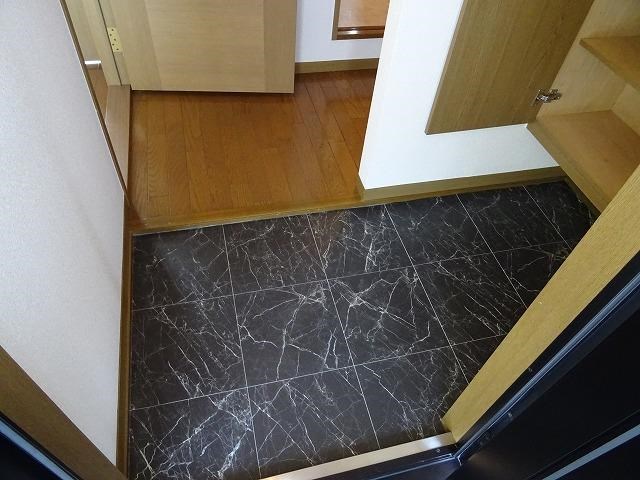 セジュール金堀 玄関