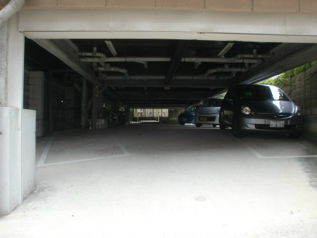 クイーンパレス橋口町  駐車場