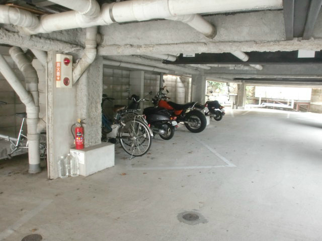 クイーンパレス橋口町  駐車場