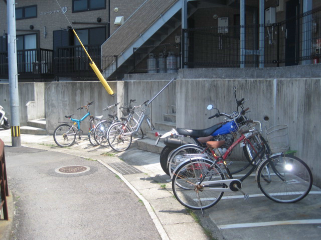 ニューシャル夢本尾 駐車場