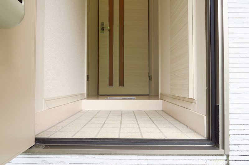 MODERN PALAZZO J-BLUE（小菅町） 玄関