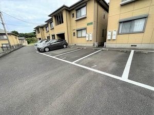 バリュージュRYO　B棟 駐車場