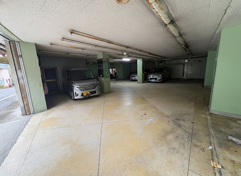 小島マンション 駐車場