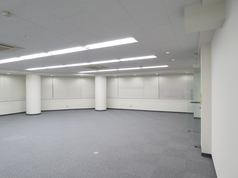 ポプラビル 玄関