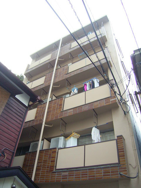 メゾンドール新宿 303号室 外観