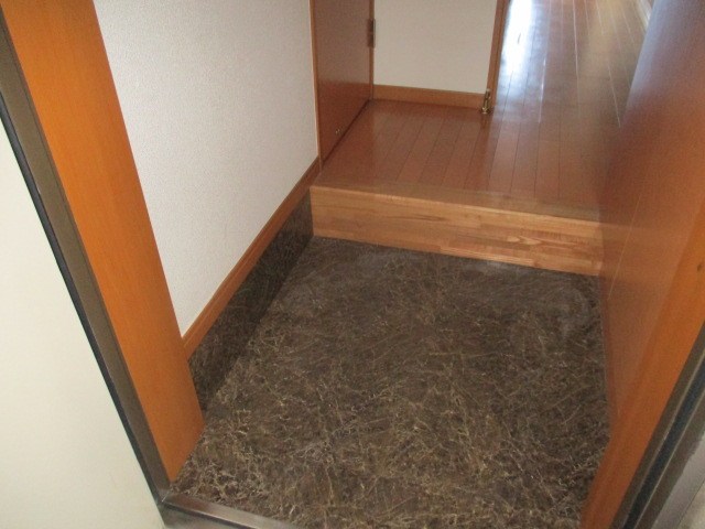 TKフラッツ草加 玄関