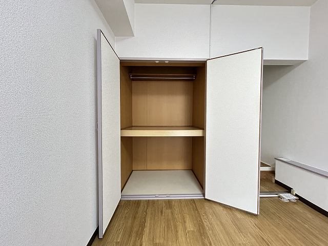 ブローニ･ゼルコバ その他3