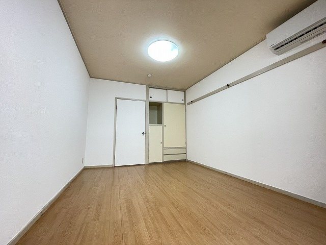 ヴィラ・コンコルド リビング