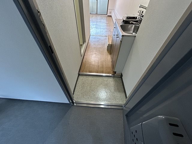 ブローニ･ゼルコバ 玄関