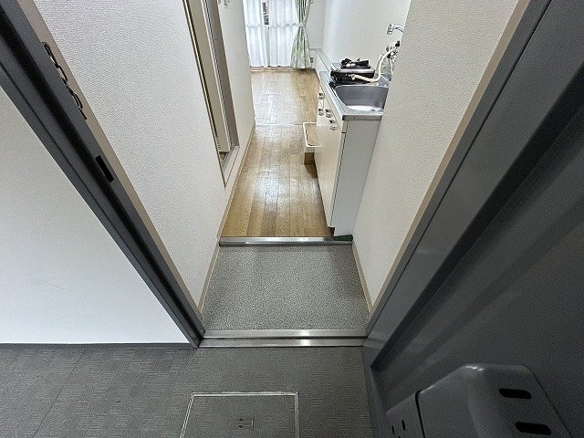 ブローニ･ゼルコバ 玄関