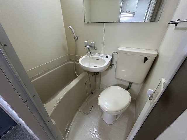 ブローニ･ゼルコバ 風呂画像