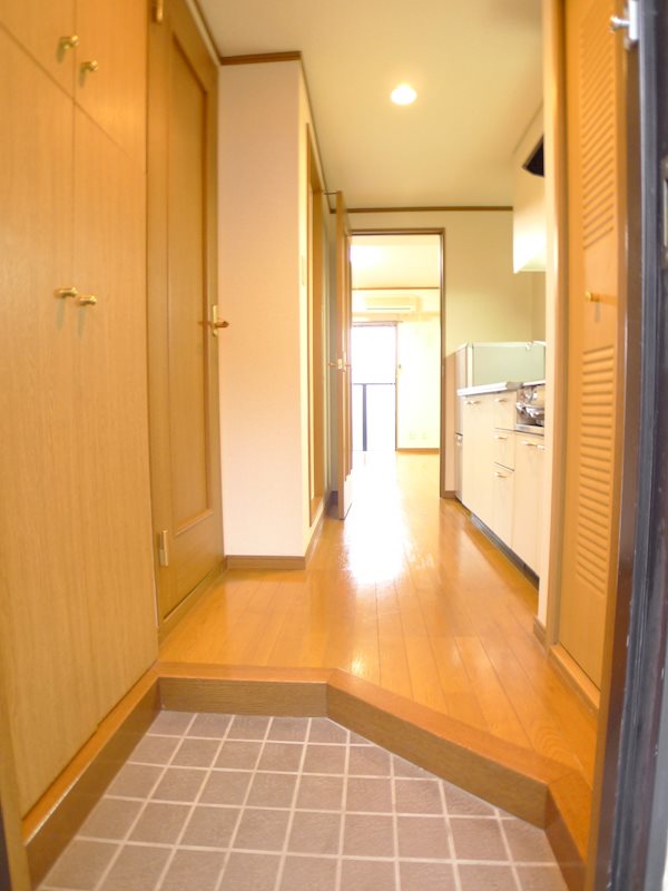 クルトゥラドーモ英萌Ⅱ 玄関