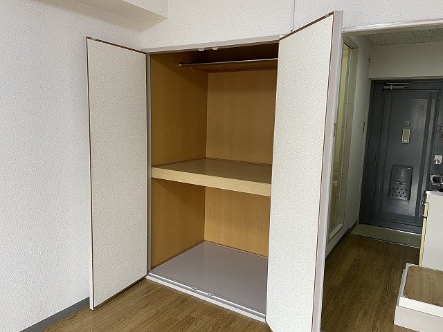 ブローニ･ゼルコバ その他2