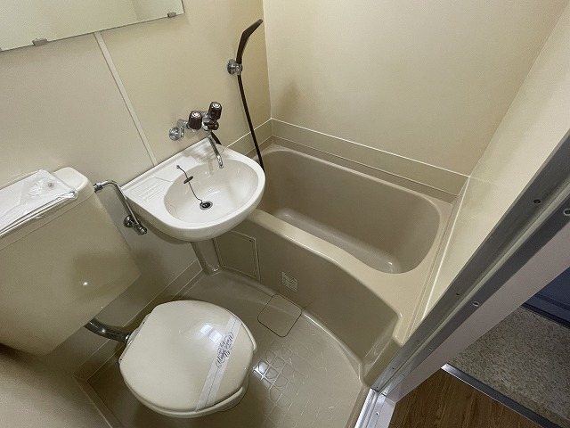 ブローニ･ゼルコバ 風呂画像