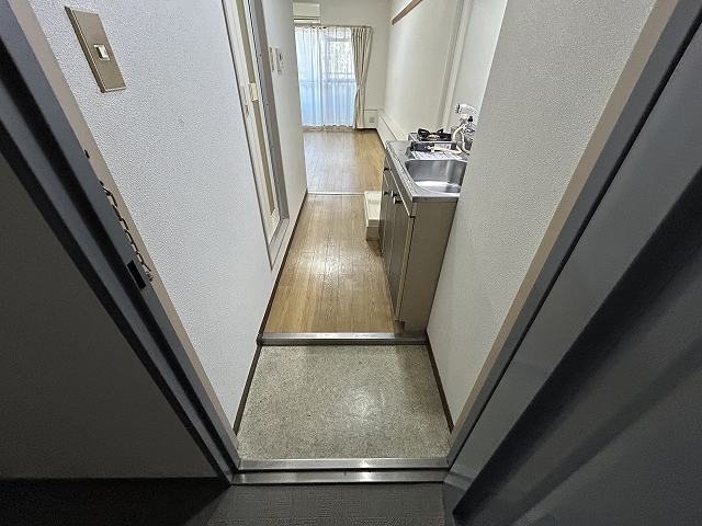 ブローニ･ゼルコバ 玄関