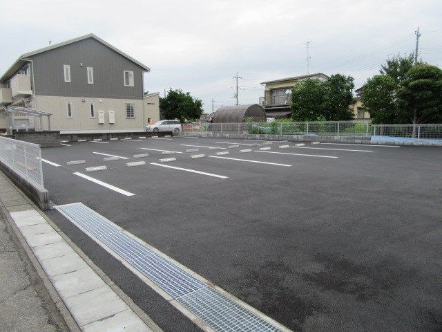 フローラルハイツ 駐車場