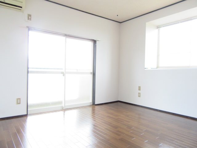 グレースハイツ安野 リビング