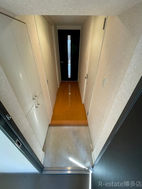 サヴォイグランデヴィル 玄関