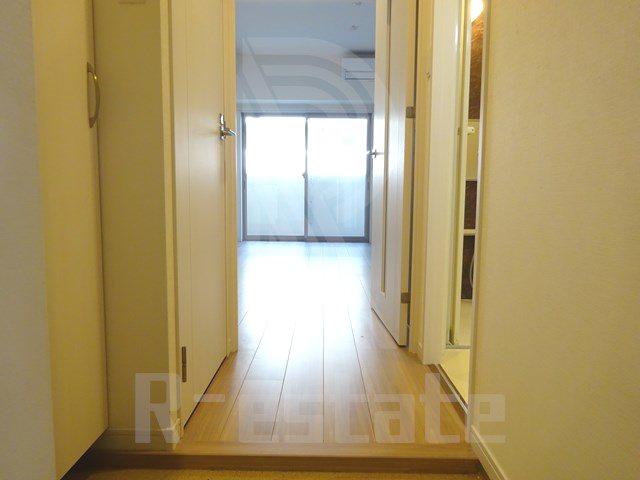 サヴォイソリディティ 玄関