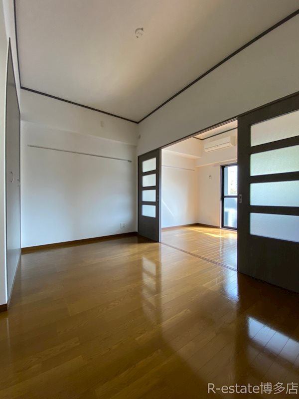 ロイヤル天神東104 リビング