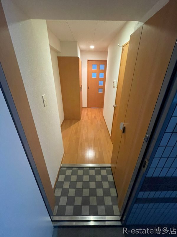 ロイヤル渡辺通2 88 玄関