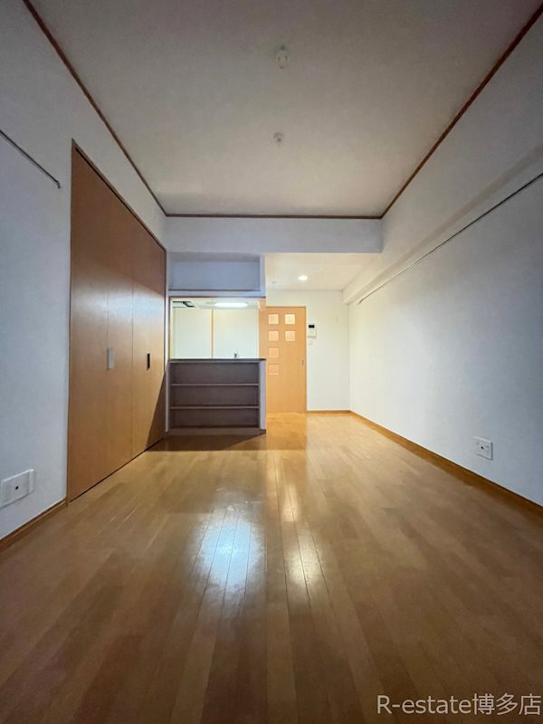 ロイヤル渡辺通2 88 リビング