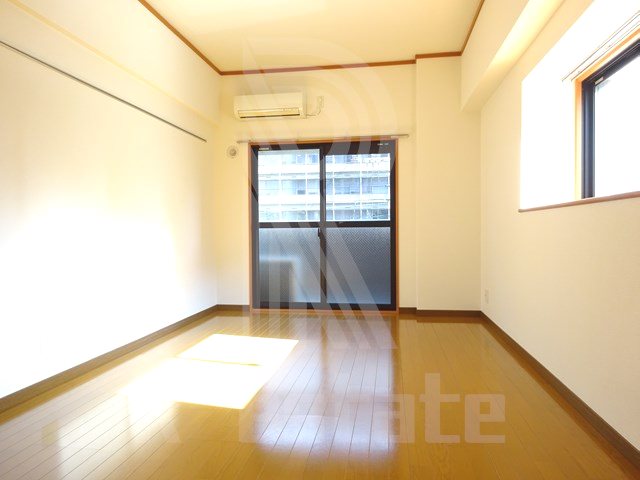 ロイヤル博多駅東84 リビング