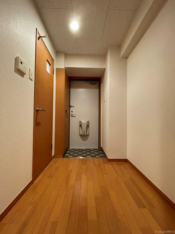 ロイヤル渡辺通2 88 玄関