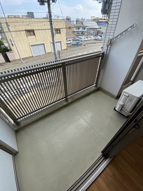 ドムール県庁前 ベランダ