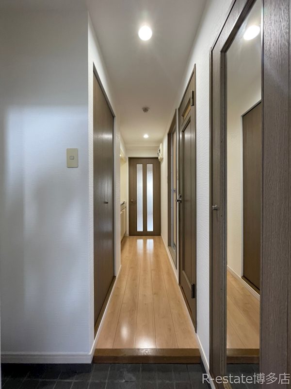 パインストン今泉 玄関