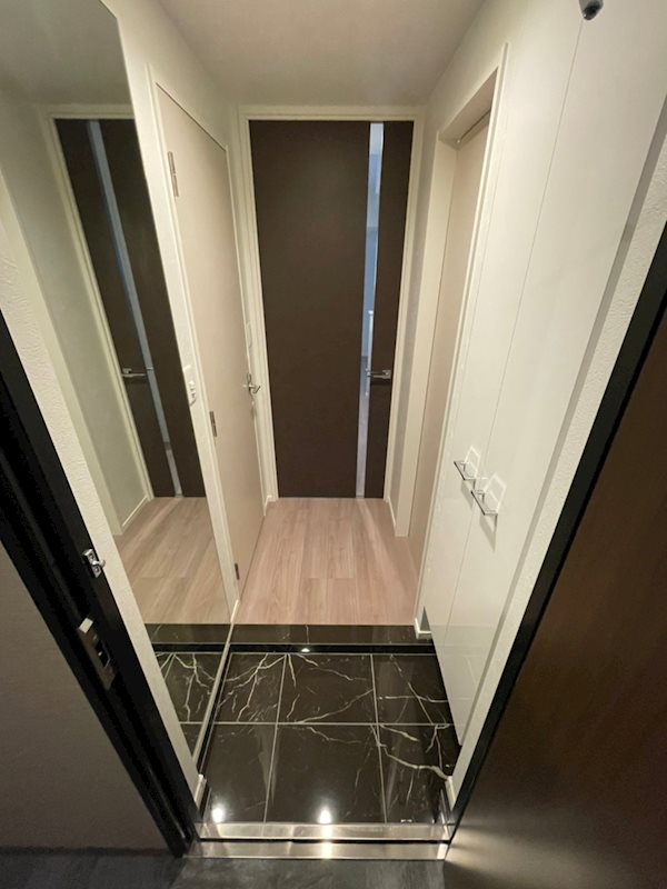 エンクレストALIVE白金 玄関