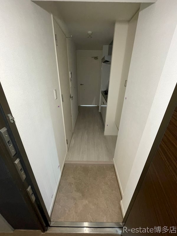 サヴォイラルカンジュ 玄関