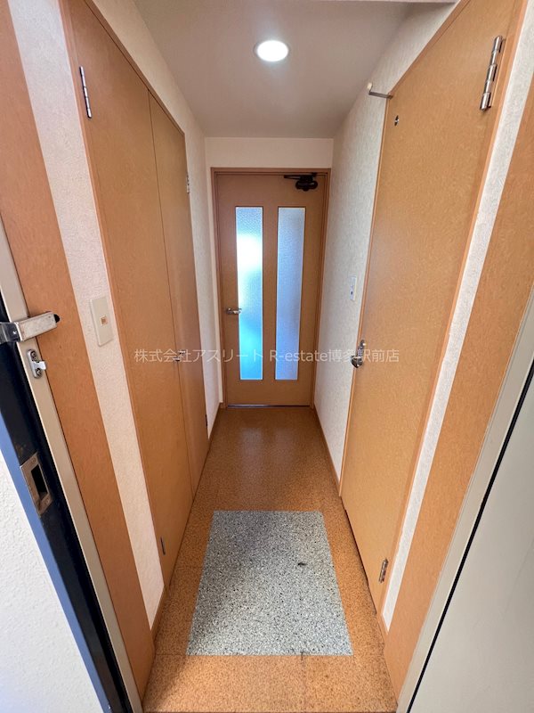 アコール県庁前 玄関