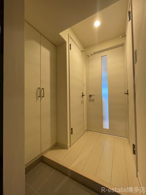 モダンパラッツォ美野島ニューロ 玄関