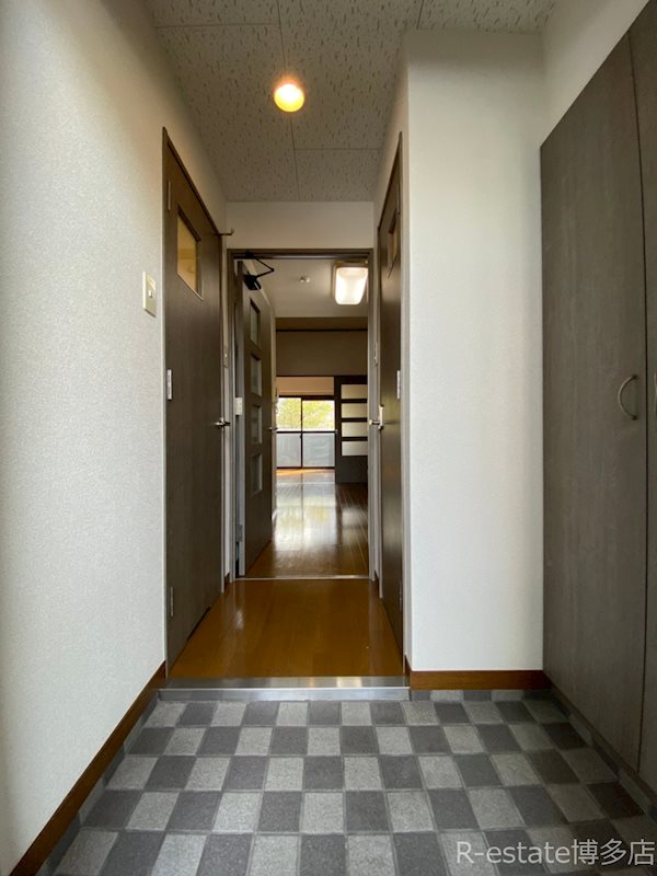 ロイヤル天神東104 玄関
