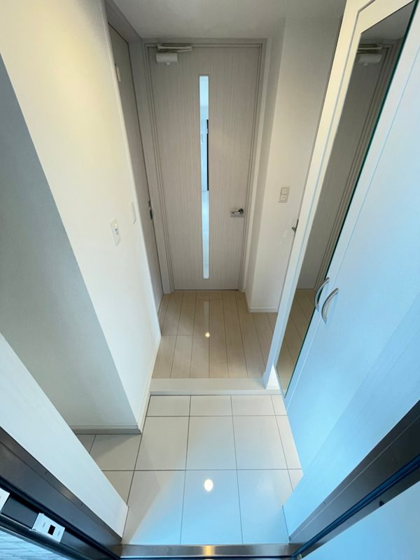 ヴィラージュ県庁前参番館 玄関