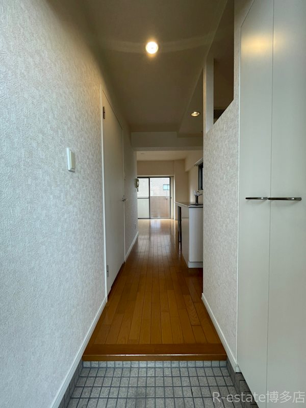 サヴォイエンポリウム 玄関