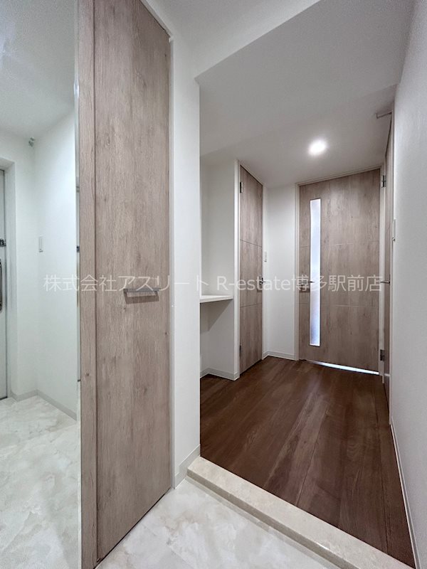 ドゥバーグ渡辺通 玄関