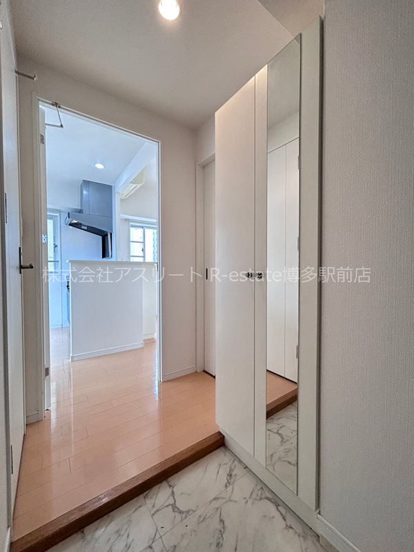 ラドゥーナビルディング 玄関