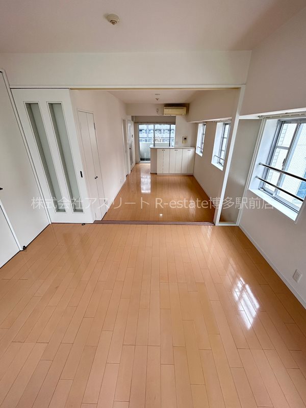 ラドゥーナビルディング リビング