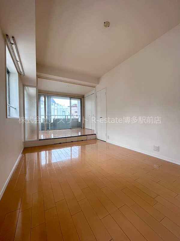 ラドゥーナビルディング ベッドルーム