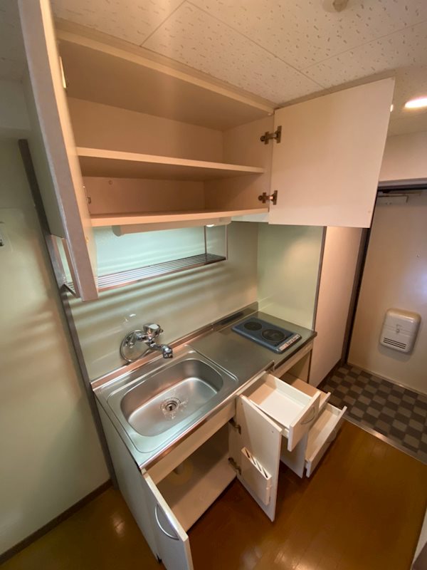 ロイヤル渡辺通154 キッチン